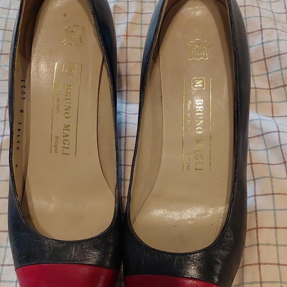 Shoes - Picture 2 of 10